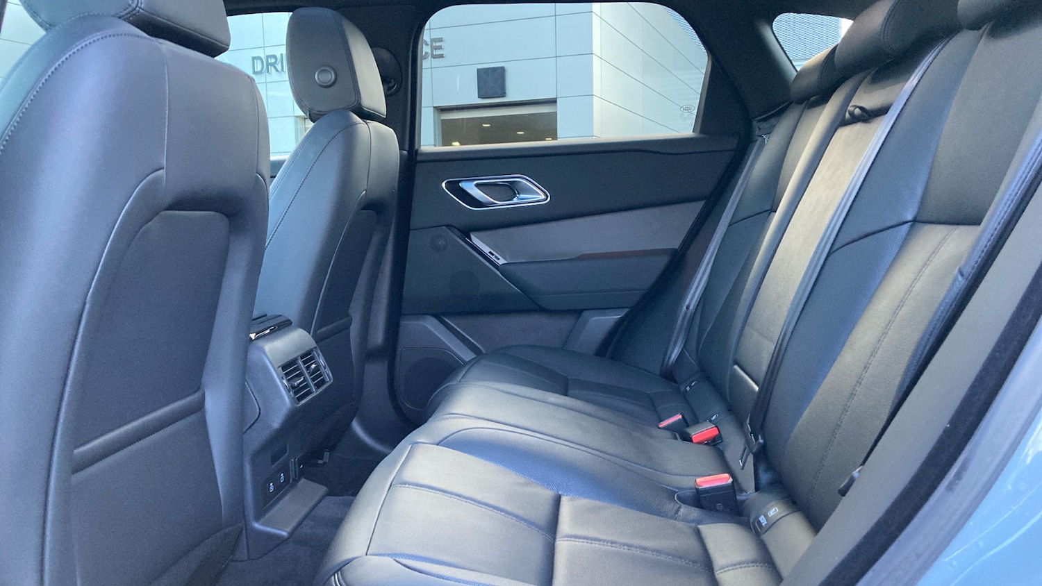 Used Land Rover Range Rover Velar 2025 for sale - 77354210: Photo 4