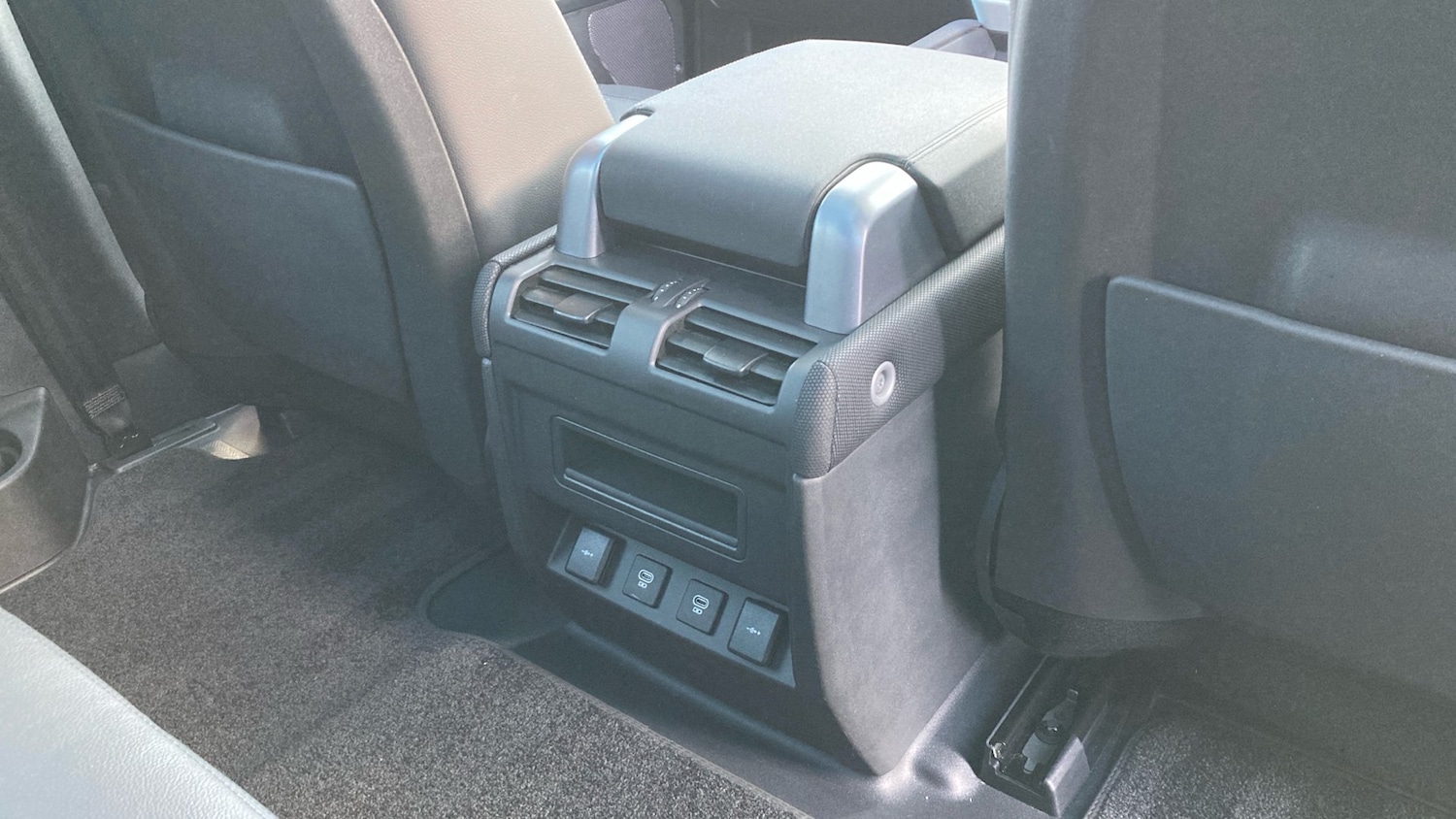 Used Land Rover Defender 2021 for sale - 76580628: Photo 18