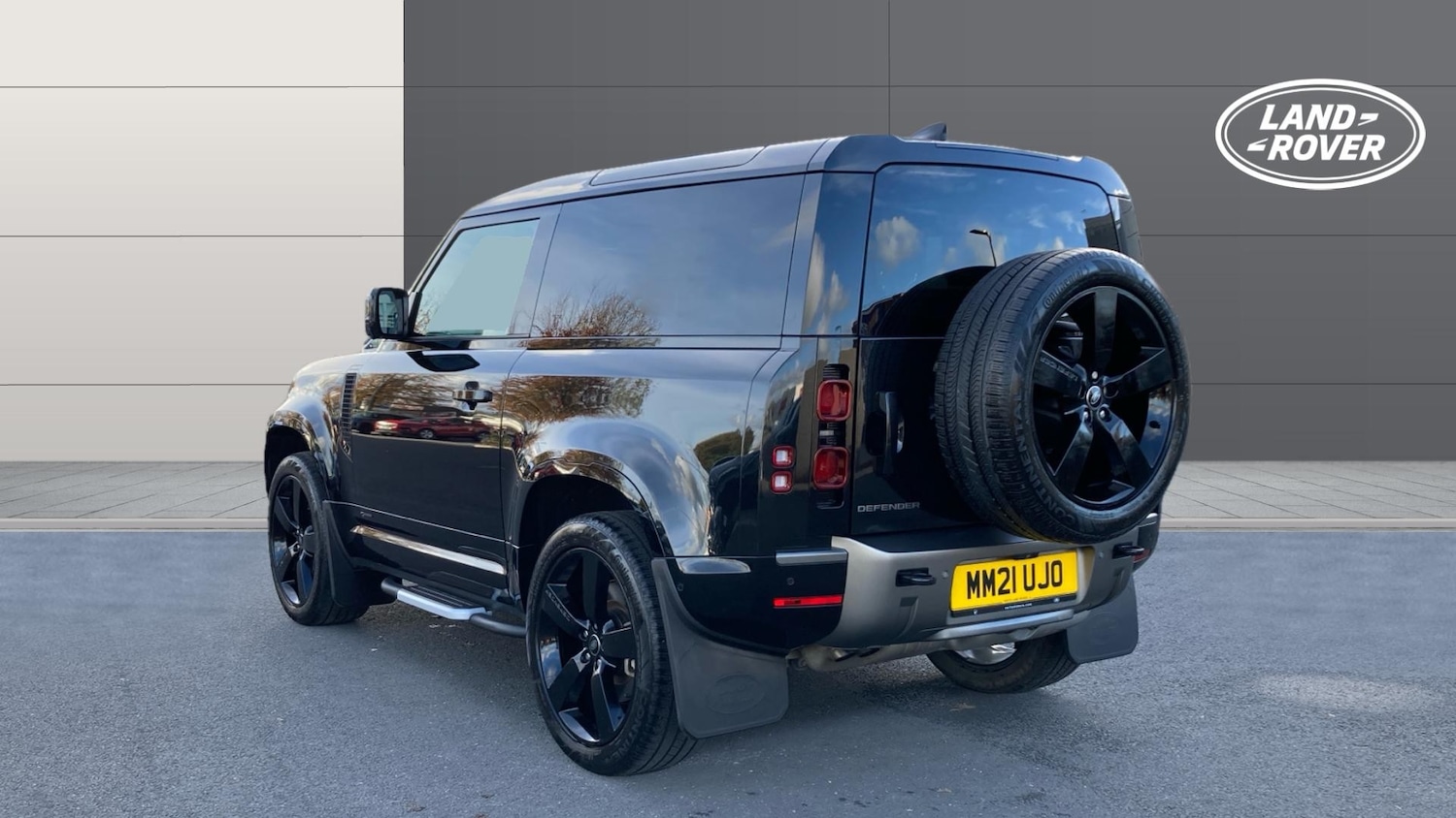 Used Land Rover Defender 2021 for sale - 76580628: Photo 2