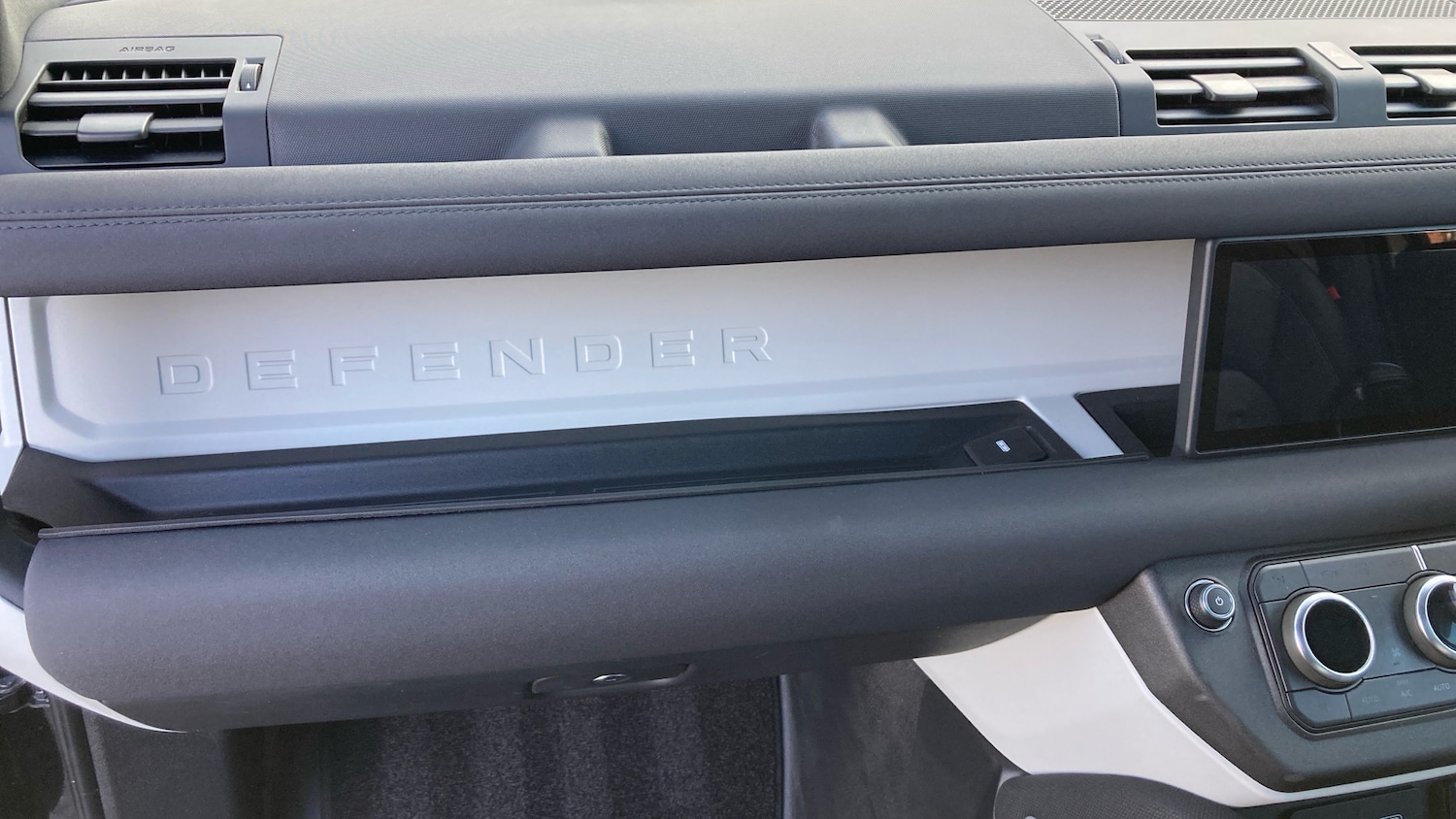 Used Land Rover Defender 2021 for sale - 76580628: Photo 26