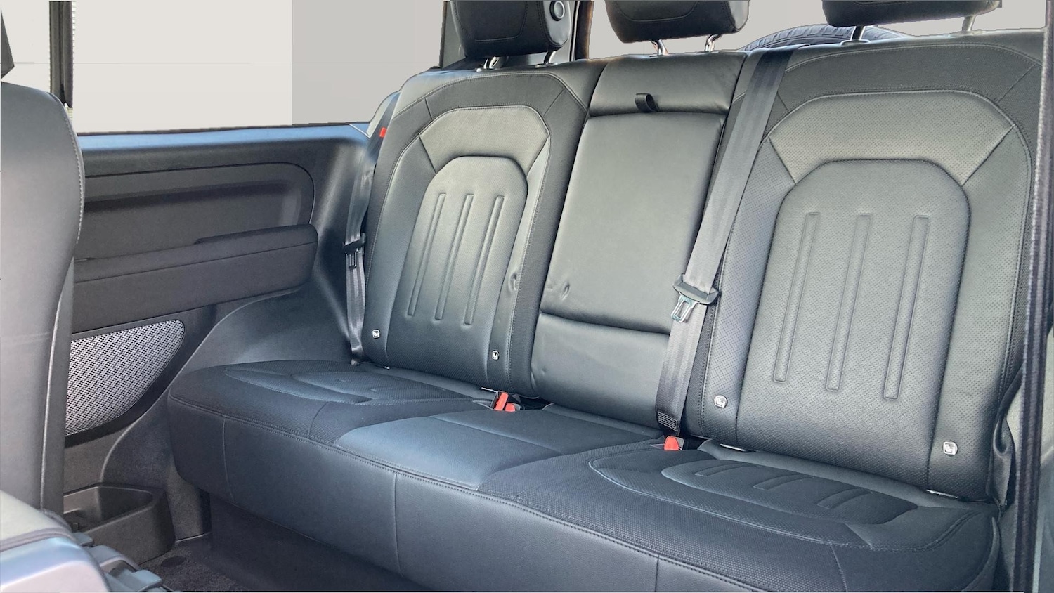 Used Land Rover Defender 2021 for sale - 76580628: Photo 4