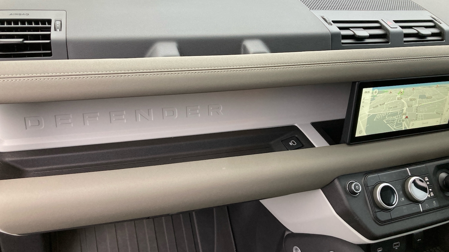 Used Land Rover Defender 2022 for sale - 76782520: Photo 26