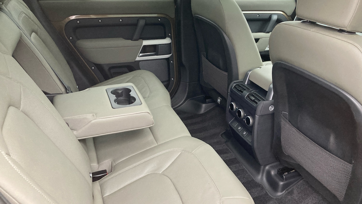 Used Land Rover Defender 2022 for sale - 76782520: Photo 43