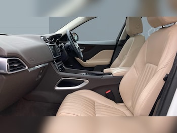 Used Jaguar F-Pace 2017 for sale - 76452635: Photo