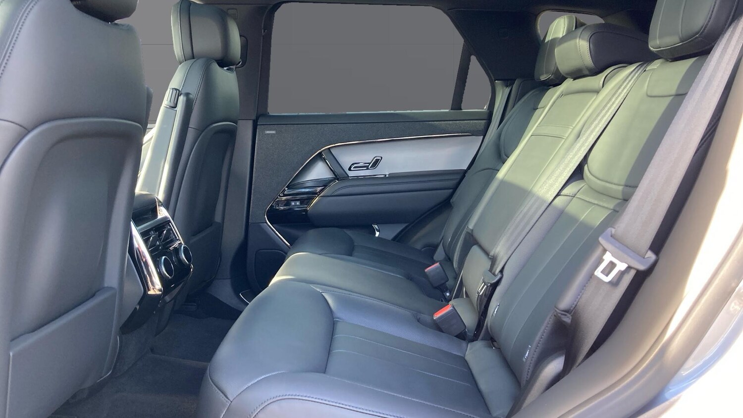 Used Land Rover Range Rover Sport 2024 for sale - 76299746: Photo 4