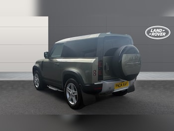 Used Land Rover Defender 2024 for sale - 79102323: Photo