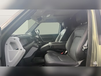 Used Land Rover Defender 2024 for sale - 79102323: Photo