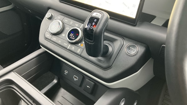 Used Land Rover Defender 2024 for sale - 76222091: Photo 13