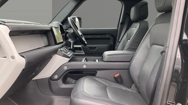 Used Land Rover Defender 2024 for sale - 76222091: Photo 3
