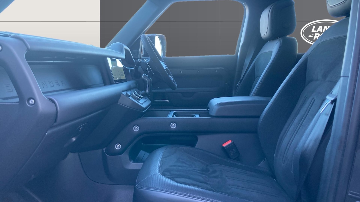 Used Land Rover Defender 2021 for sale - 76653090: Photo 3