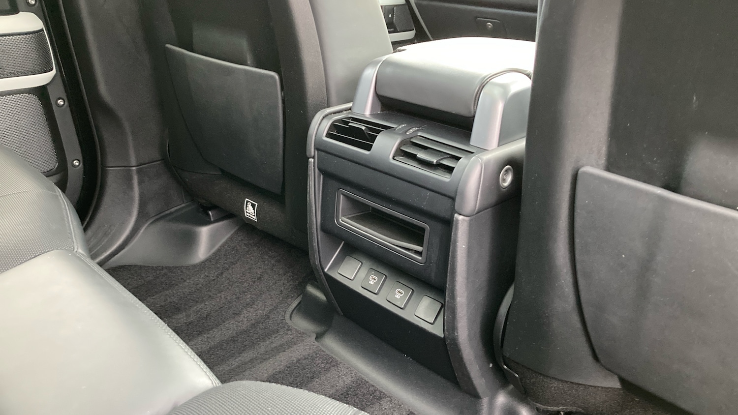 Used Land Rover Defender 2022 for sale - 76796840: Photo 18