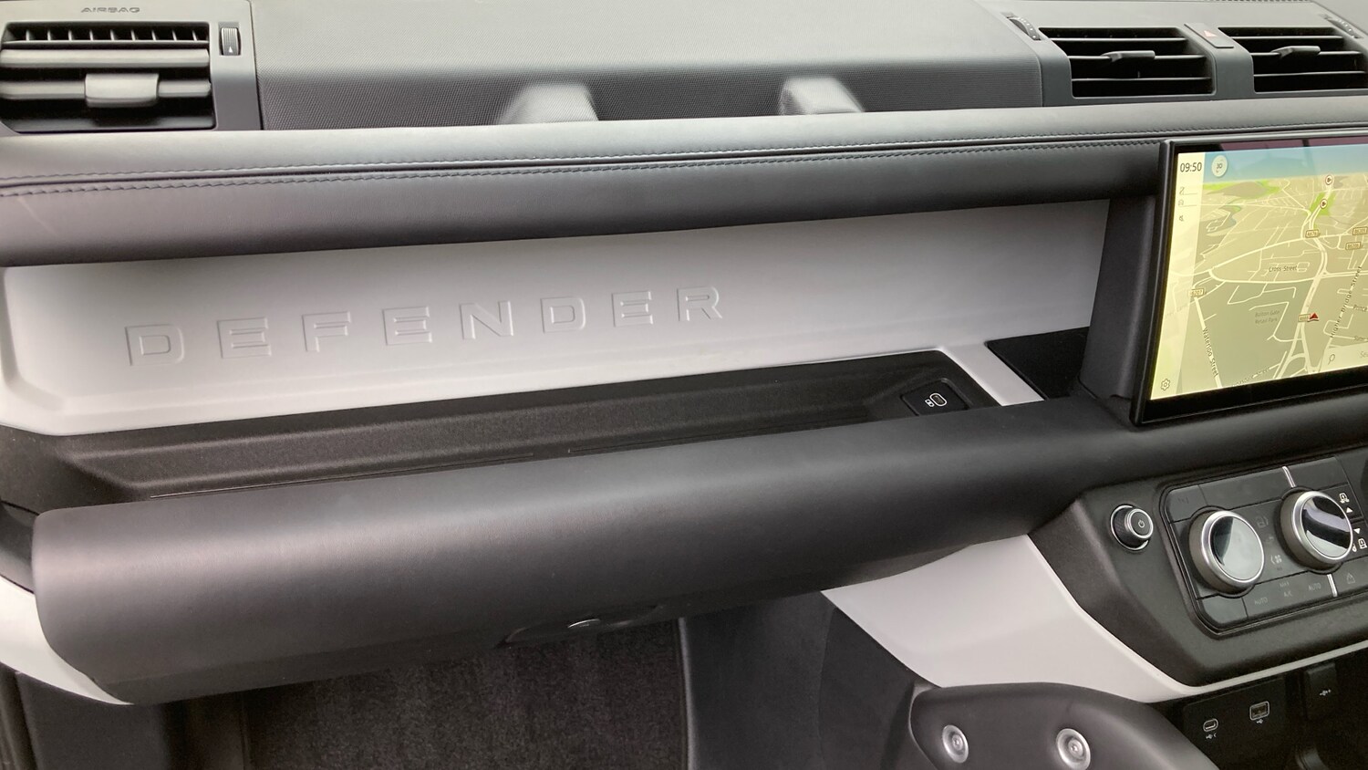 Used Land Rover Defender 2022 for sale - 76796840: Photo 26