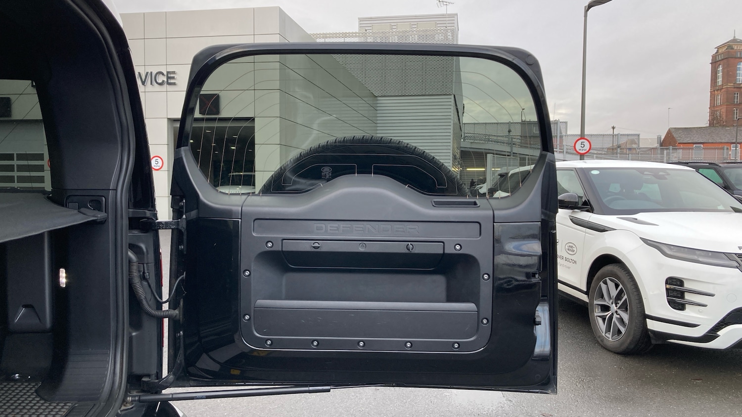 Used Land Rover Defender 2022 for sale - 76796840: Photo 27