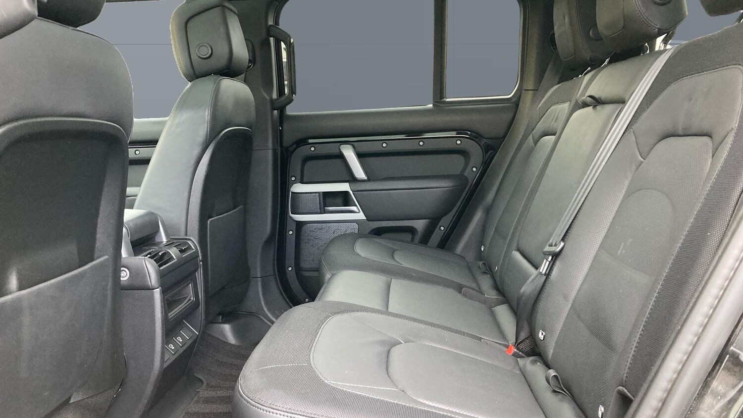 Used Land Rover Defender 2022 for sale - 76796840: Photo 4