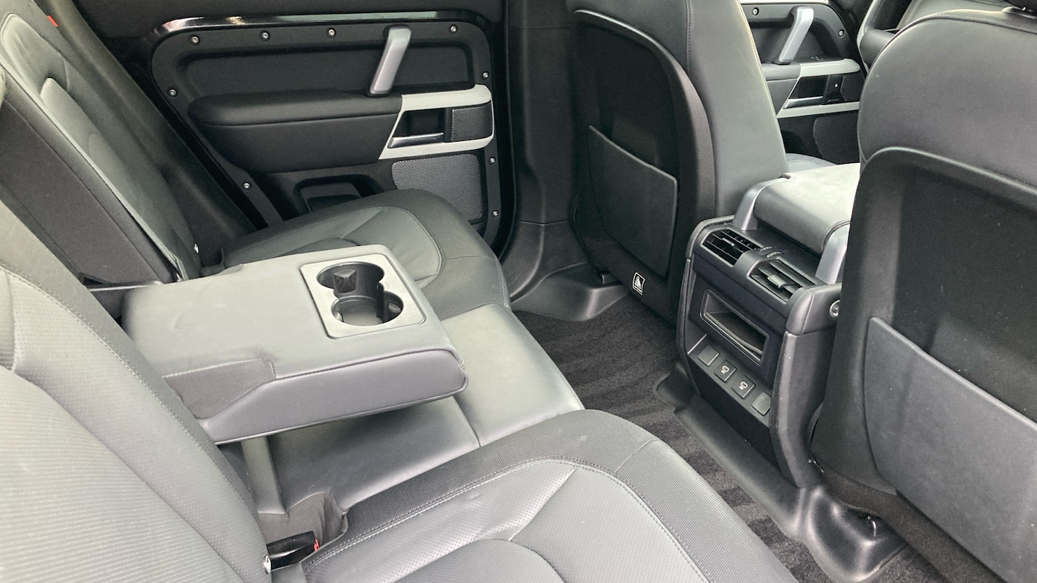 Used Land Rover Defender 2022 for sale - 76796840: Photo 43