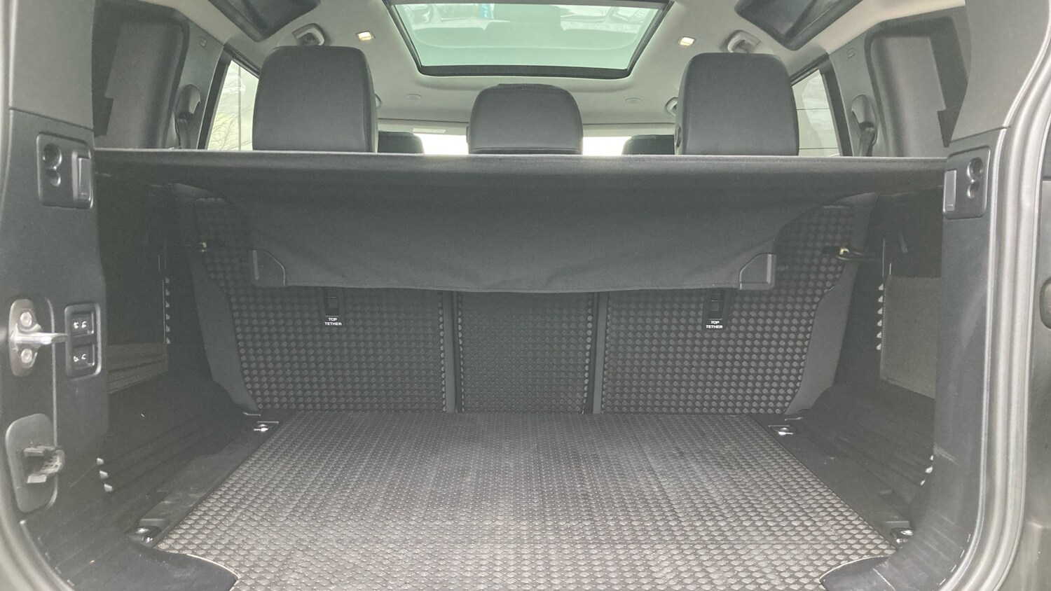 Used Land Rover Defender 2023 for sale - 77893172: Photo 10