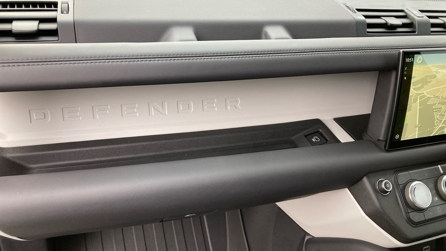 Used Land Rover Defender 2023 for sale - 77128101: Photo 26