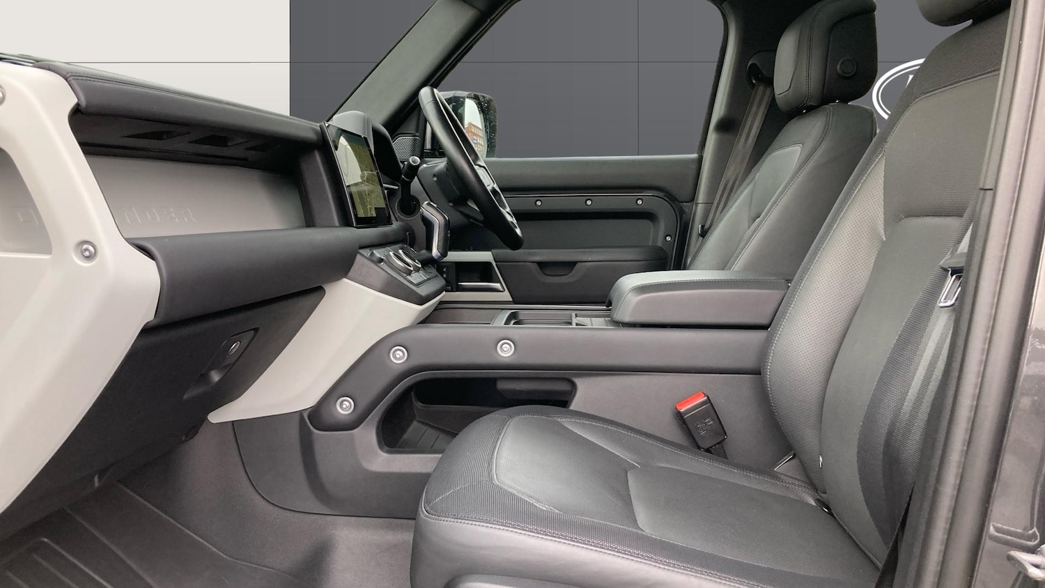 Used Land Rover Defender 2023 for sale - 77128101: Photo 3