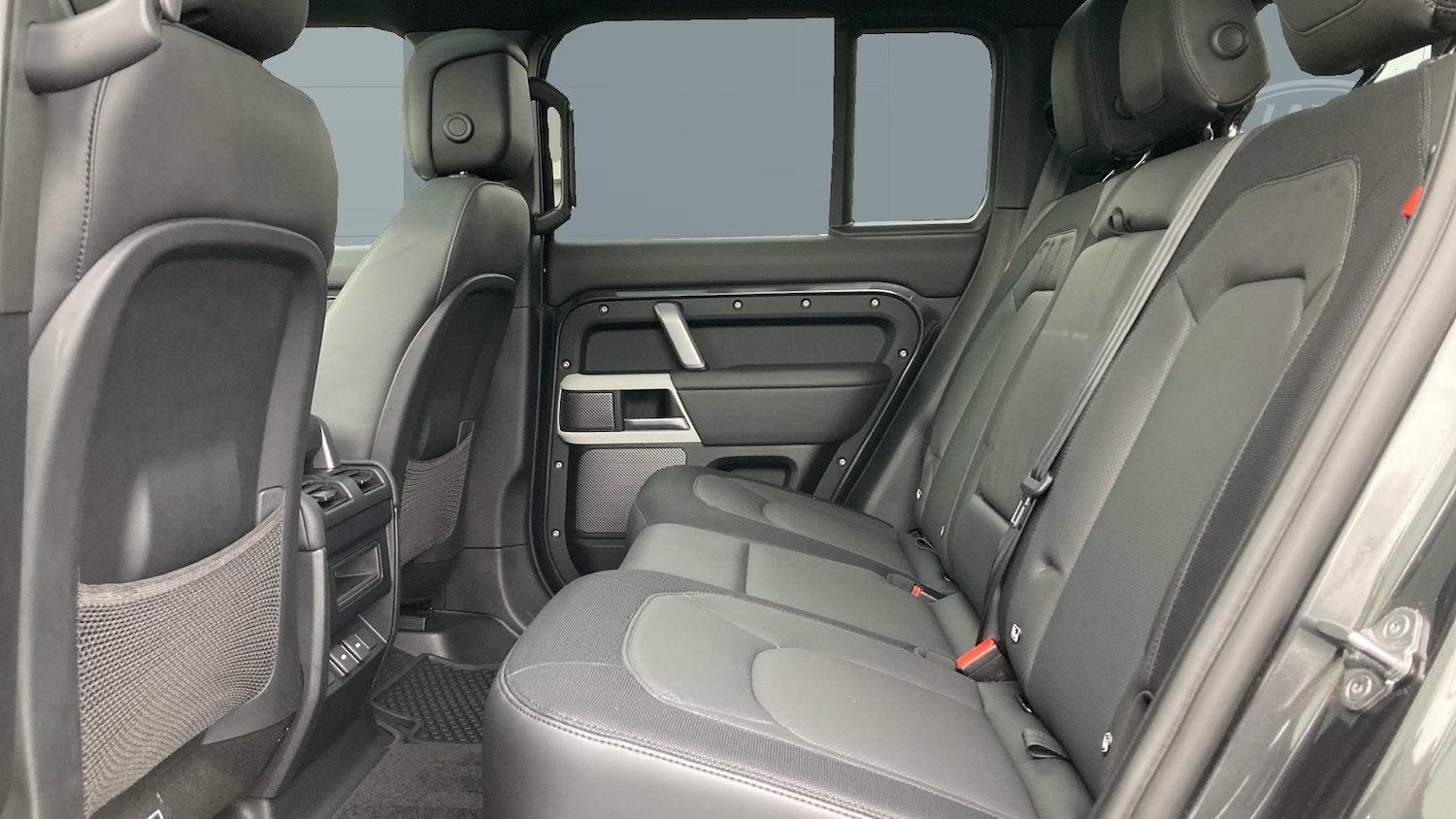 Used Land Rover Defender 2023 for sale - 77128101: Photo 4