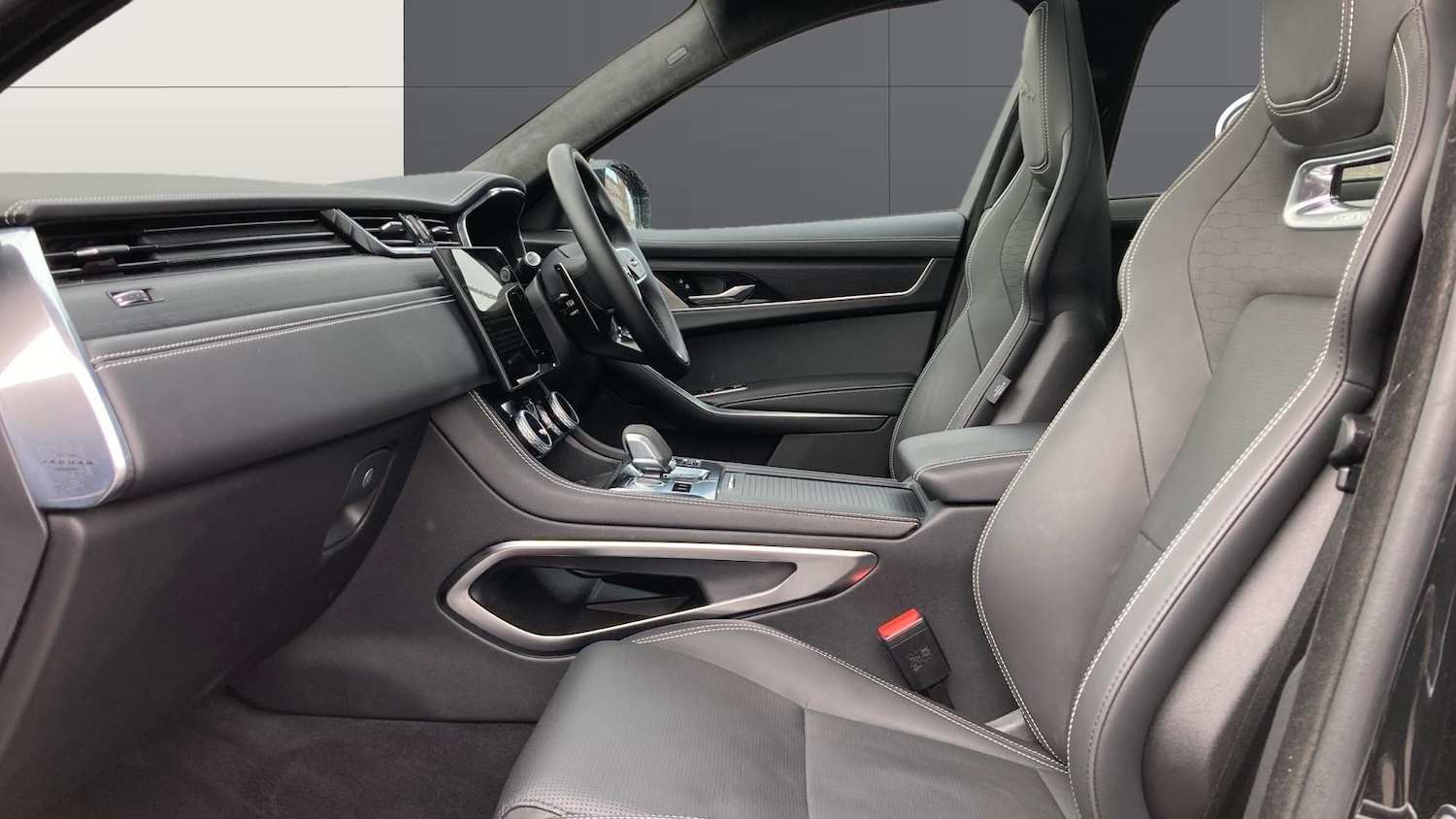 Used Jaguar F-Pace 2023 for sale - 76542791: Photo 3