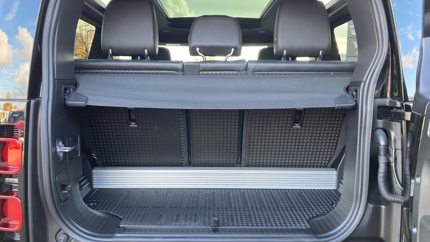 Used Land Rover Defender 2021 for sale - 76393932: Photo 10