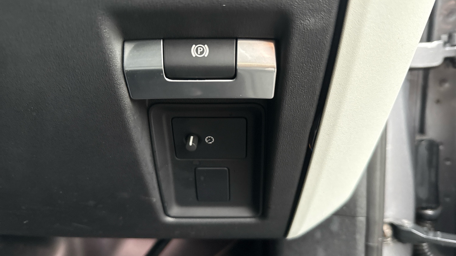 Used Land Rover Defender 2020 for sale - 77733048: Photo 31