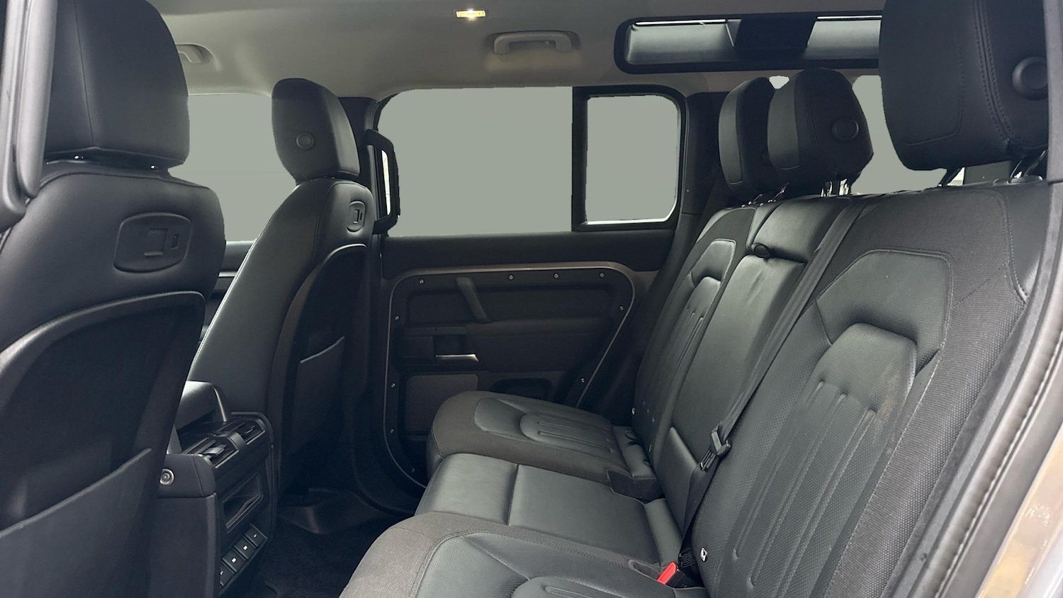 Used Land Rover Defender 2020 for sale - 77733048: Photo 4