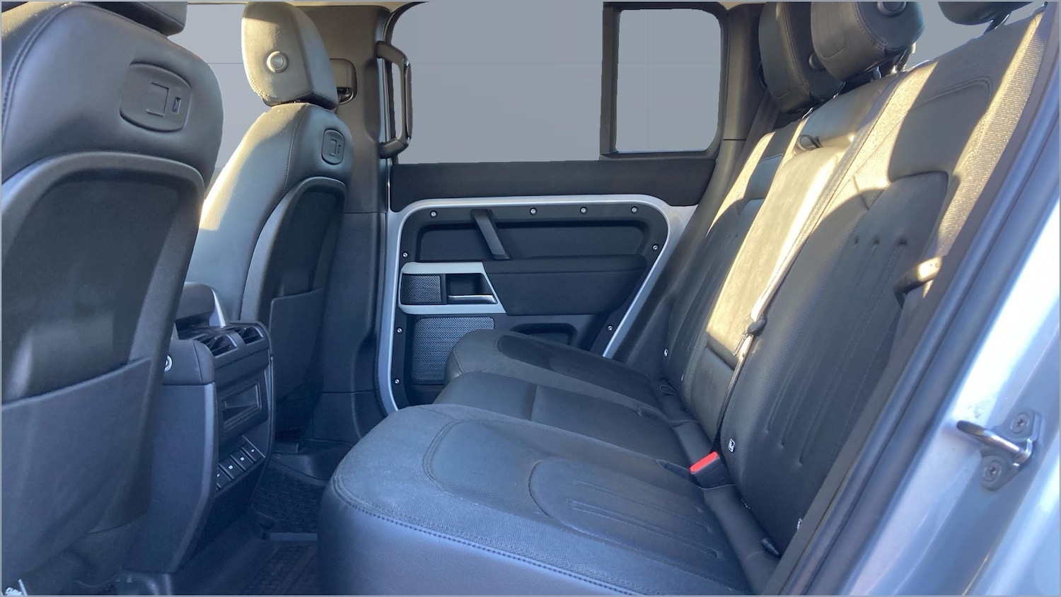 Used Land Rover Defender 2020 for sale - 76653091: Photo 4