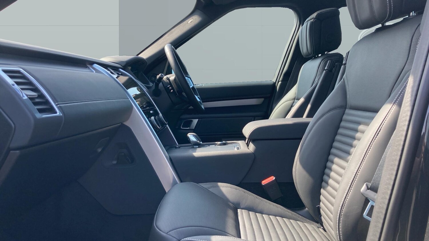 Used Land Rover Discovery 2025 for sale - 76209216: Photo 3