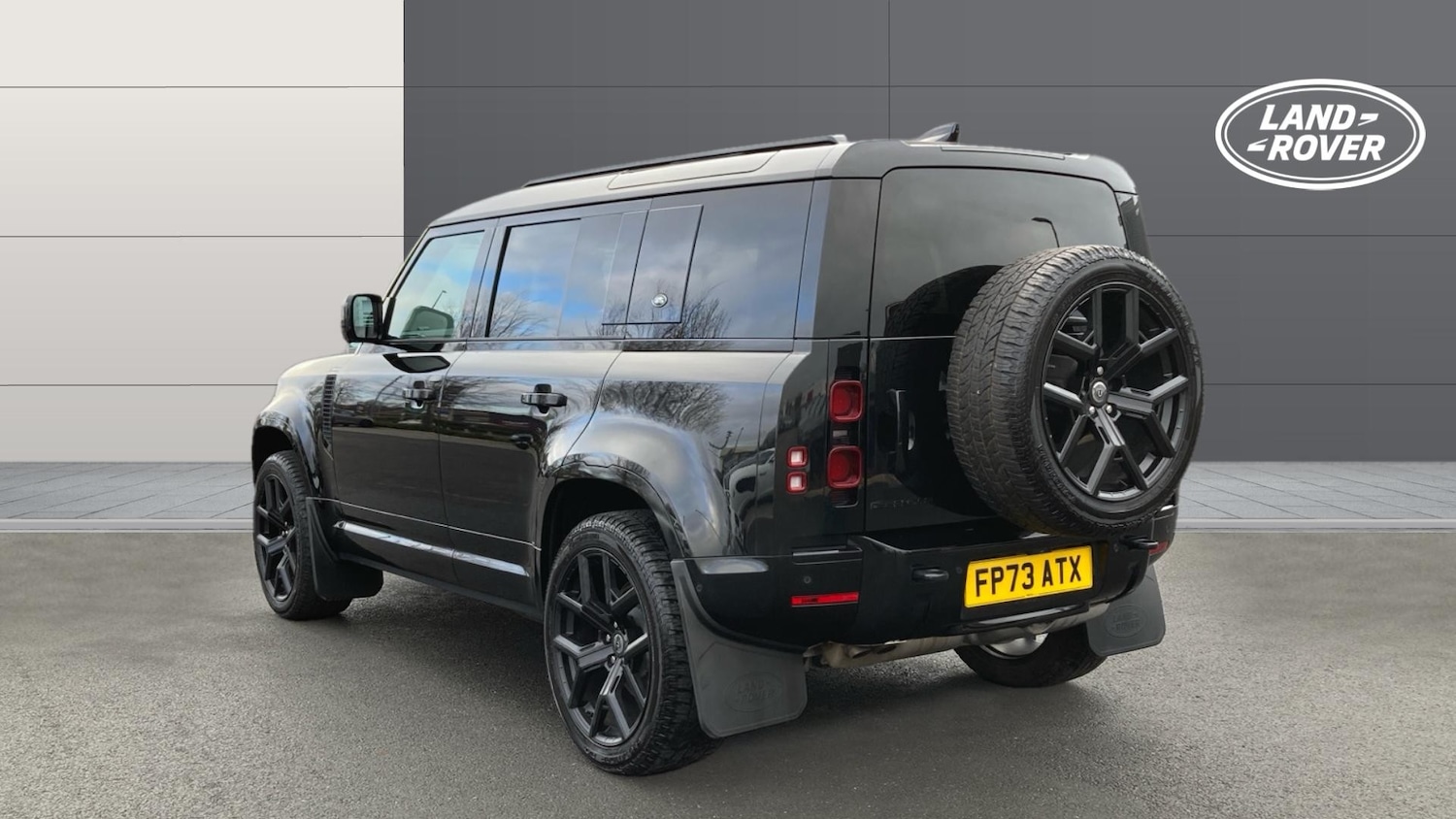 Used Land Rover Defender 2023 for sale - 76796847: Photo 2