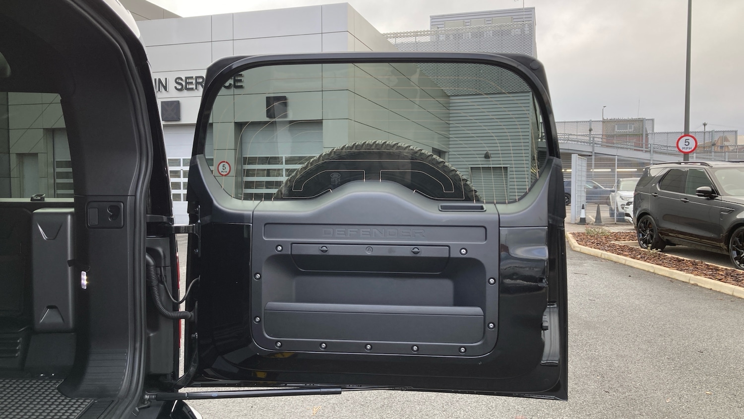 Used Land Rover Defender 2023 for sale - 76796847: Photo 27