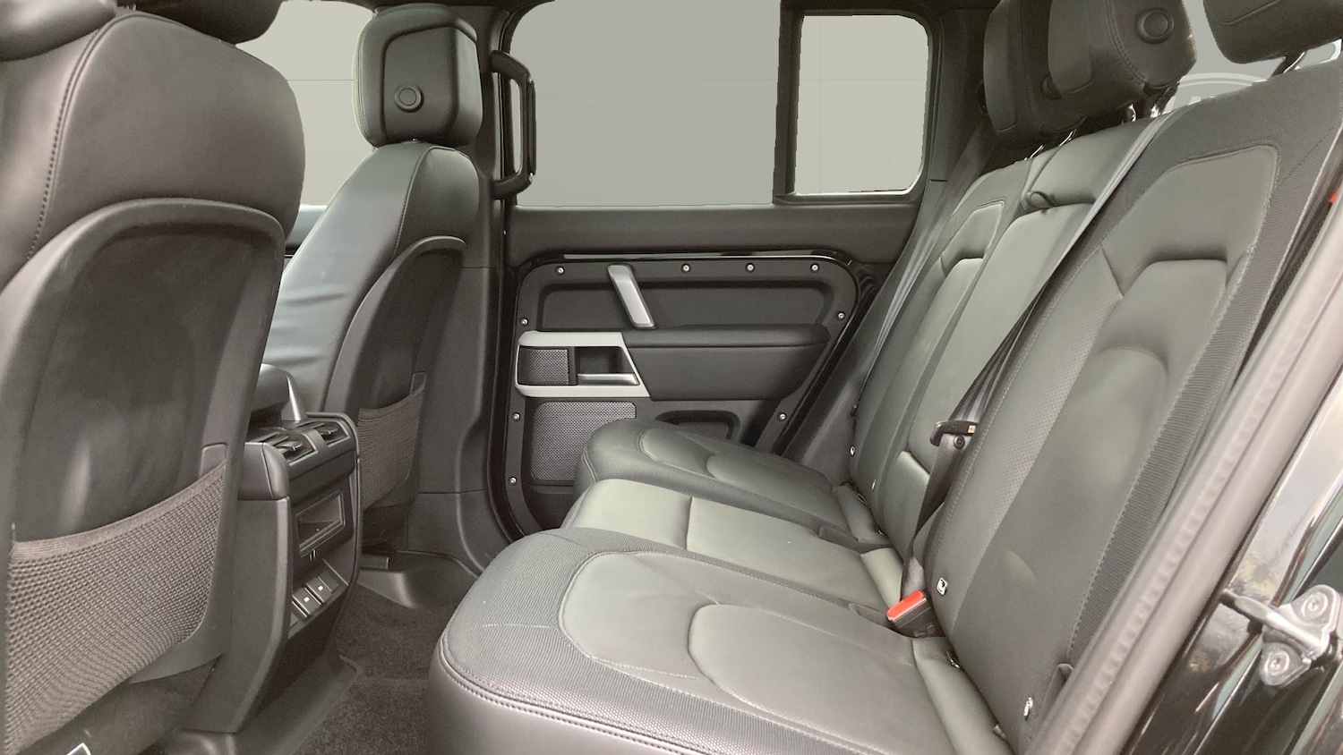 Used Land Rover Defender 2023 for sale - 76796847: Photo 4