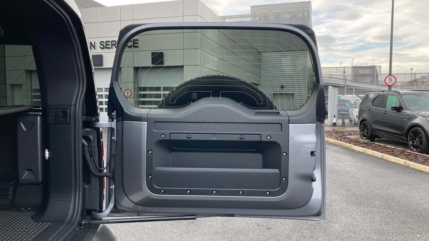 Used Land Rover Defender 2023 for sale - 77186778: Photo 27