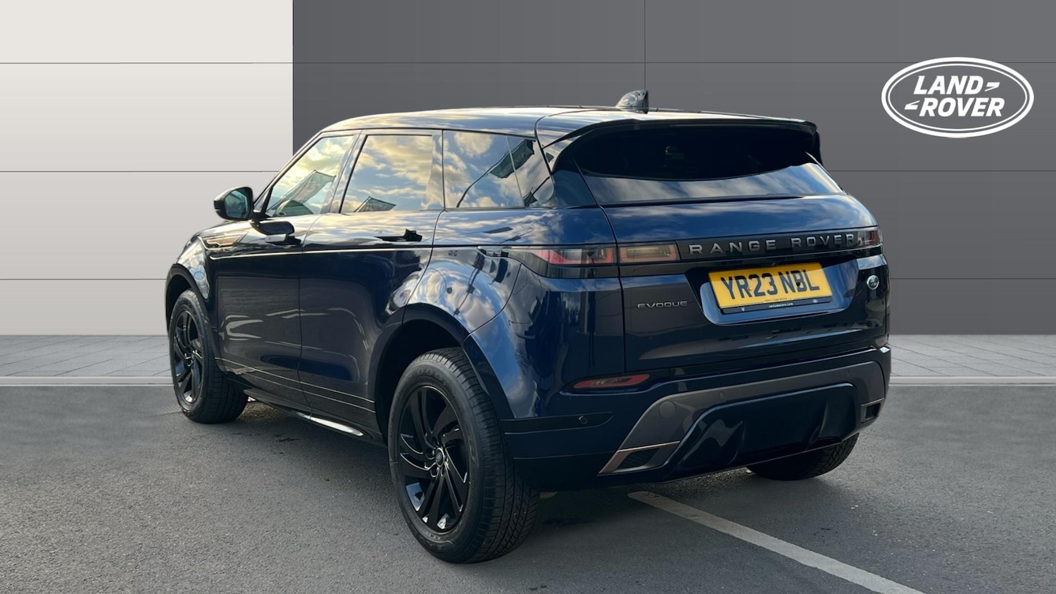 Used Land Rover Range Rover Evoque 2023 for sale - 77077807: Photo 2
