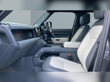 Used Land Rover Defender 2022 for sale - 76984668: Photo