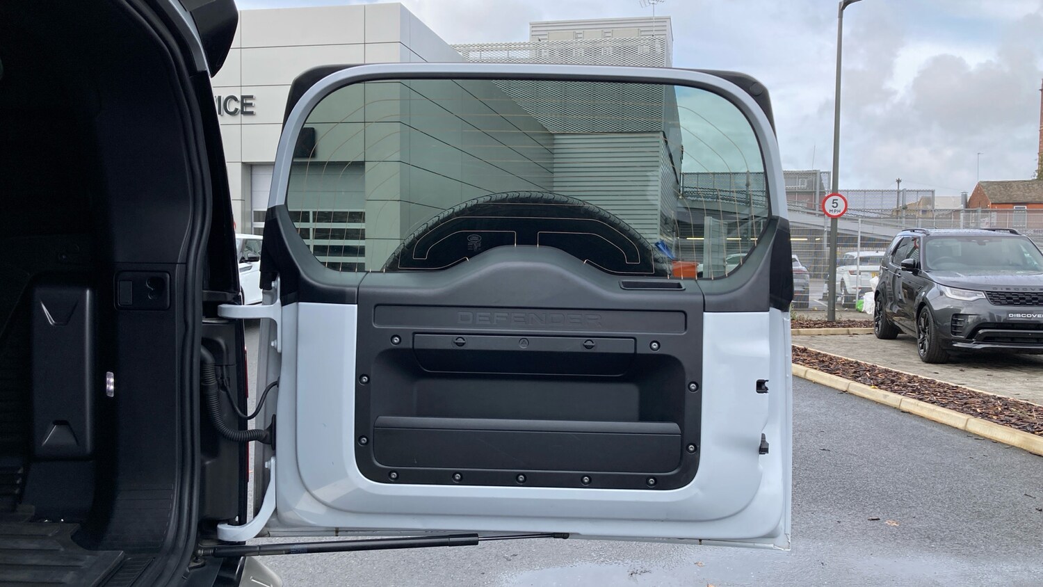 Used Land Rover Defender 2023 for sale - 76366838: Photo 27