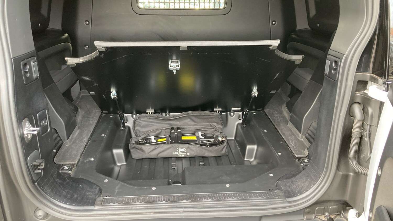 Used Land Rover Defender 2023 for sale - 76366838: Photo 42