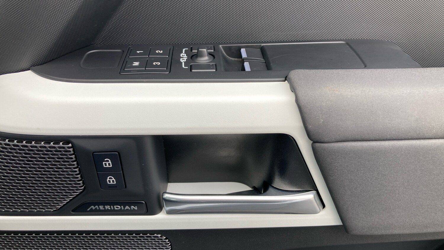 Used Land Rover Defender 2023 for sale - 76366838: Photo 45