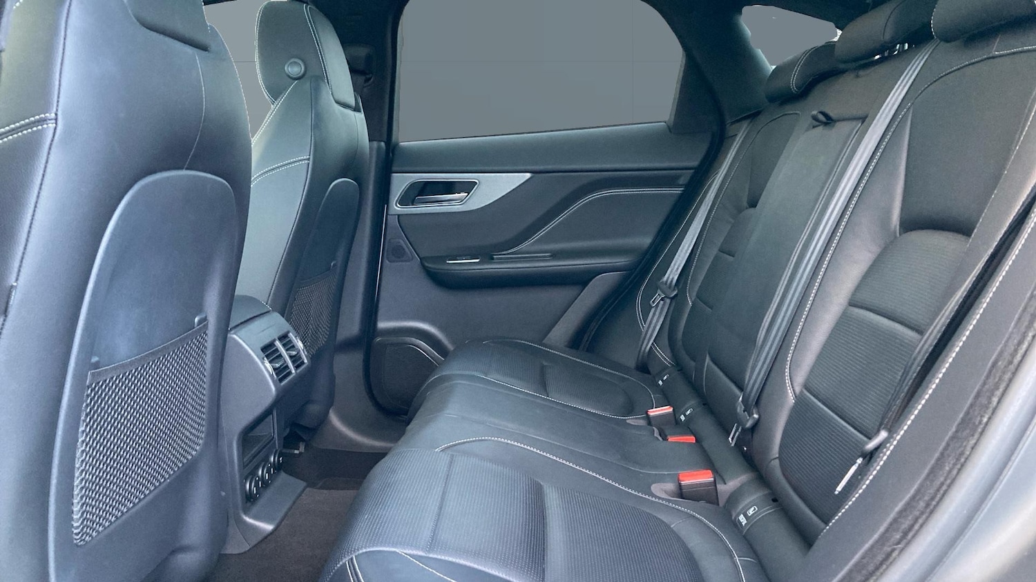 Used Jaguar F-Pace 2020 for sale - 76862261: Photo 4