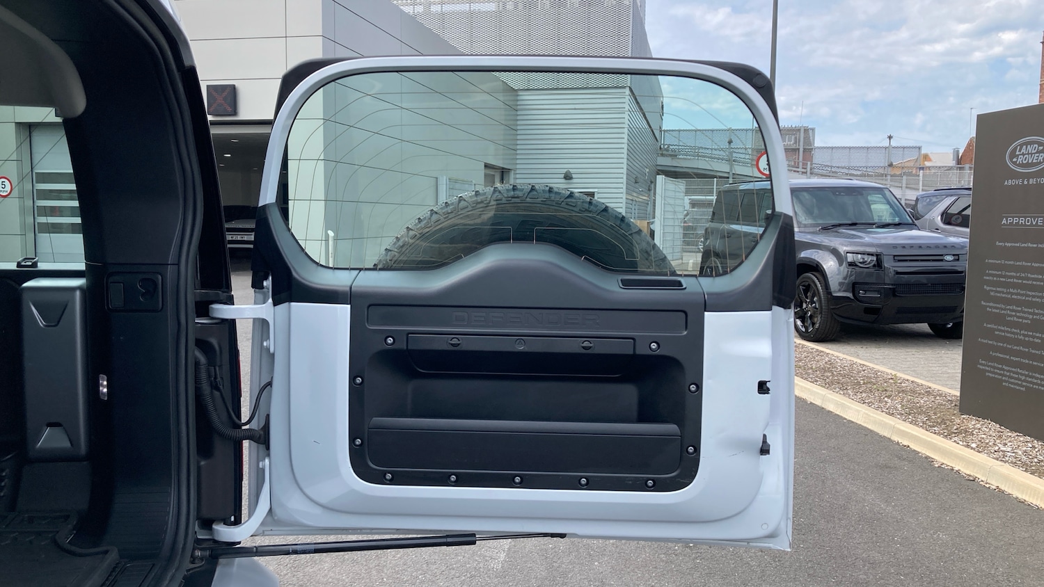 Used Land Rover Defender 2022 for sale - 76455115: Photo 27