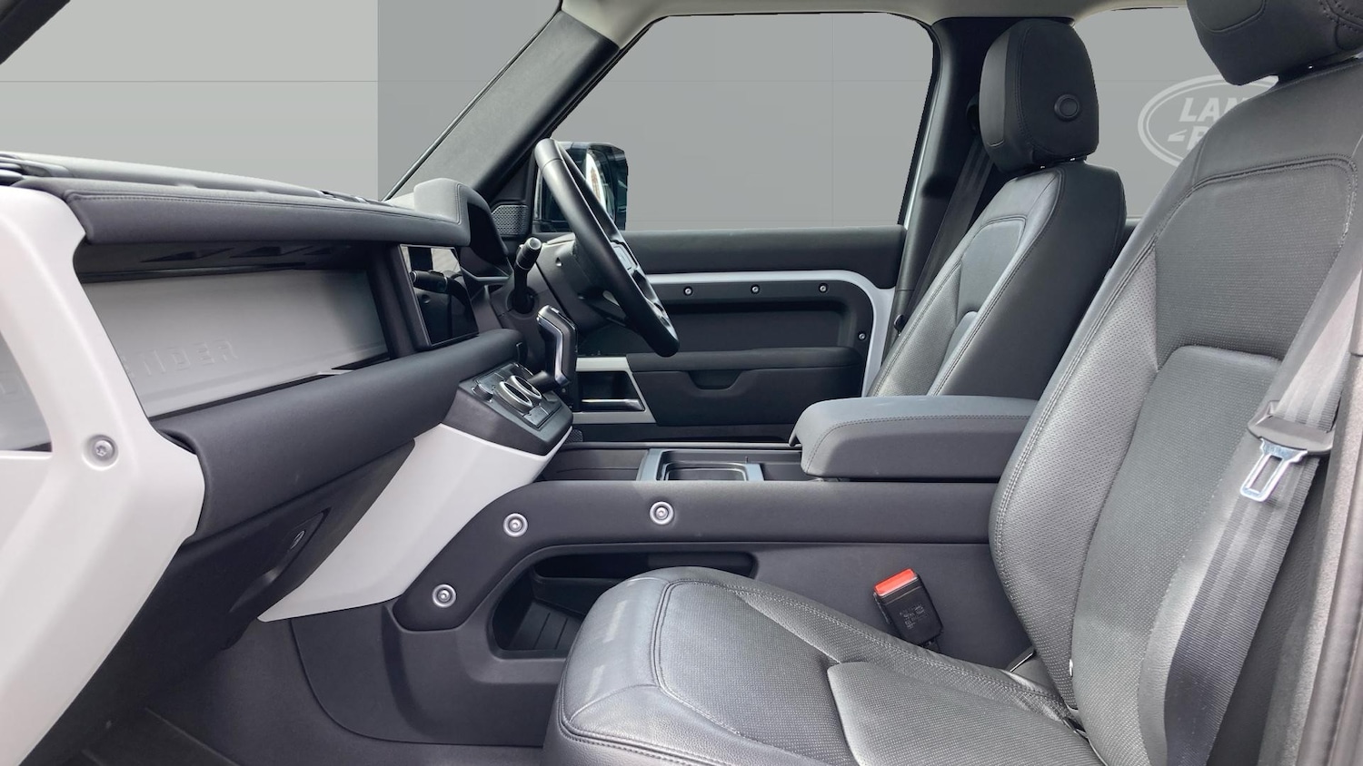 Used Land Rover Defender 2022 for sale - 76455115: Photo 3