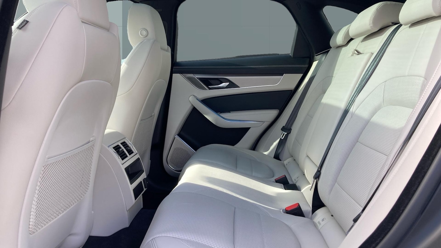 Used Jaguar F-Pace 2023 for sale - 76157676: Photo 4