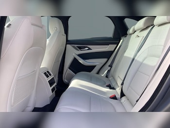 Used Jaguar F-Pace 2023 for sale - 76157676: Photo 4