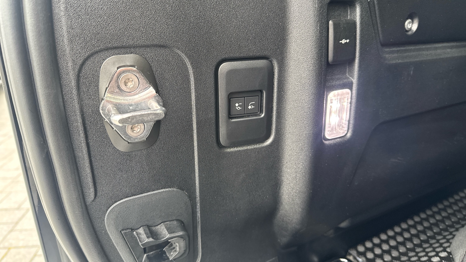 Used Land Rover Defender 2023 for sale - 77639142: Photo 33