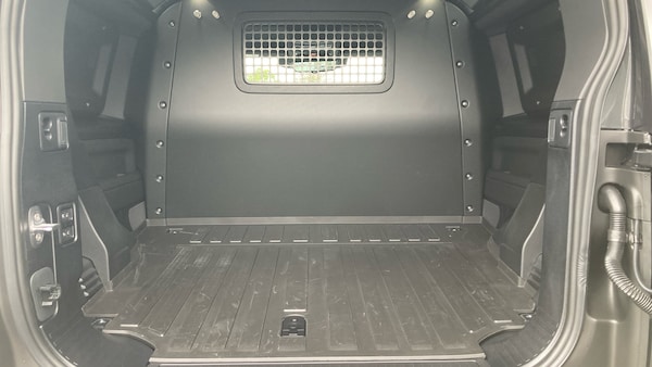 Used Land Rover Defender 2025 for sale - 76268168: Photo 10