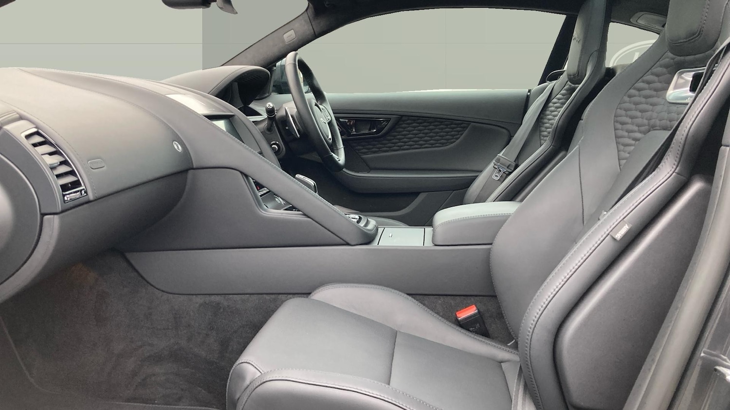 Used Jaguar F-Type 2024 for sale - 76576581: Photo 3