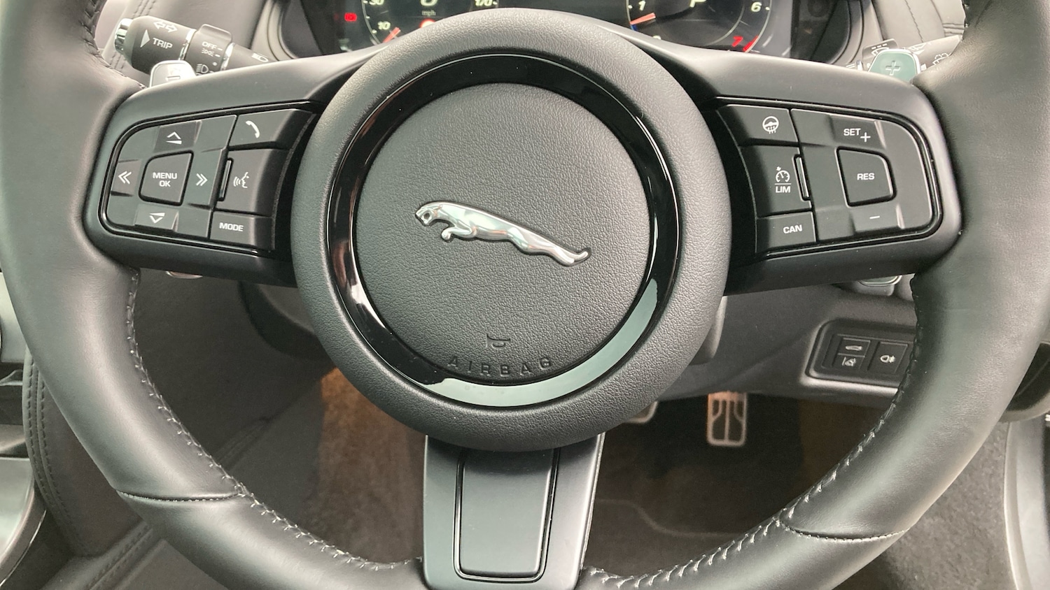 Used Jaguar F-Type 2024 for sale - 76576581: Photo 42