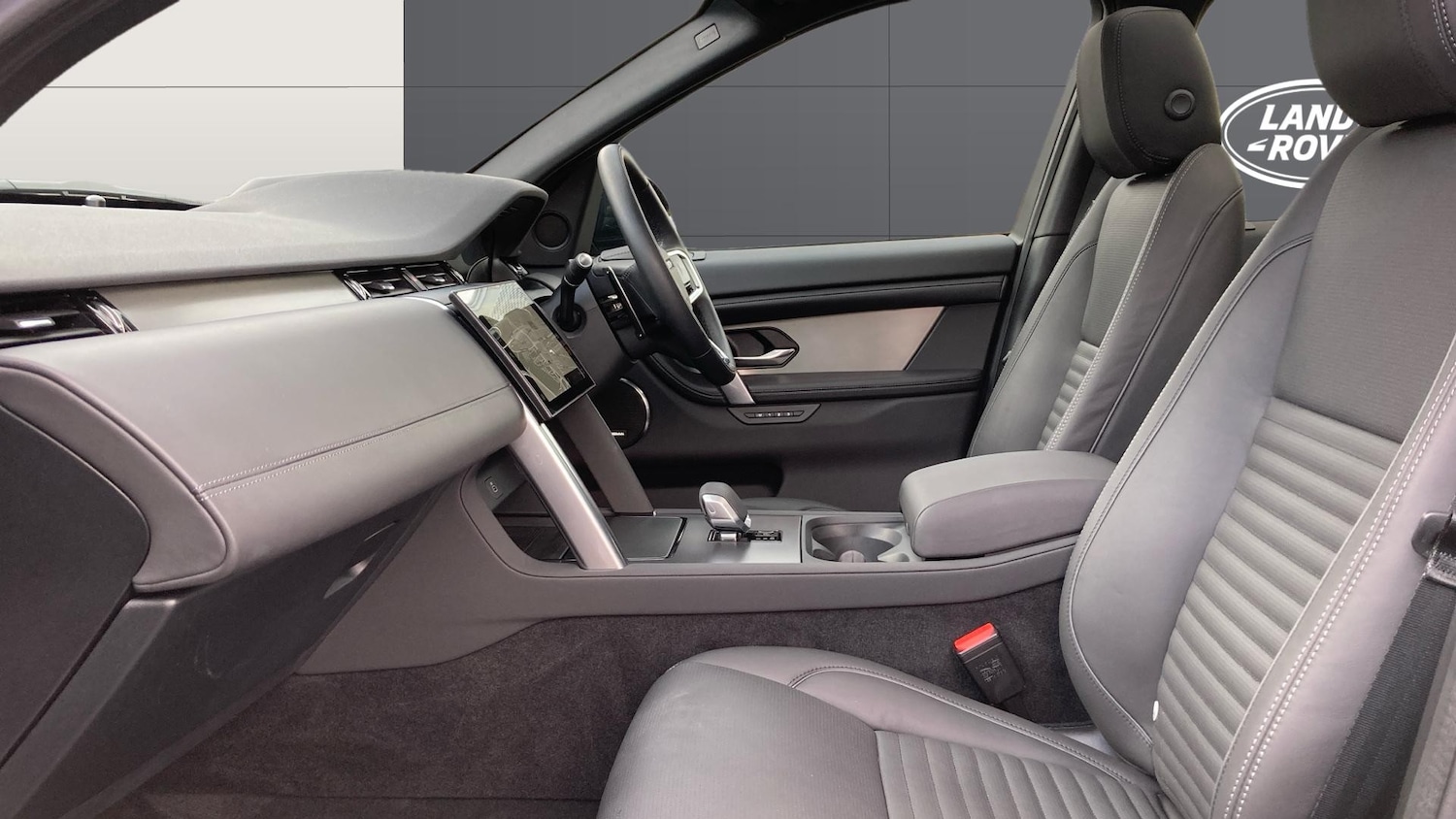 Used Land Rover Discovery Sport 2025 for sale - 76322418: Photo 3