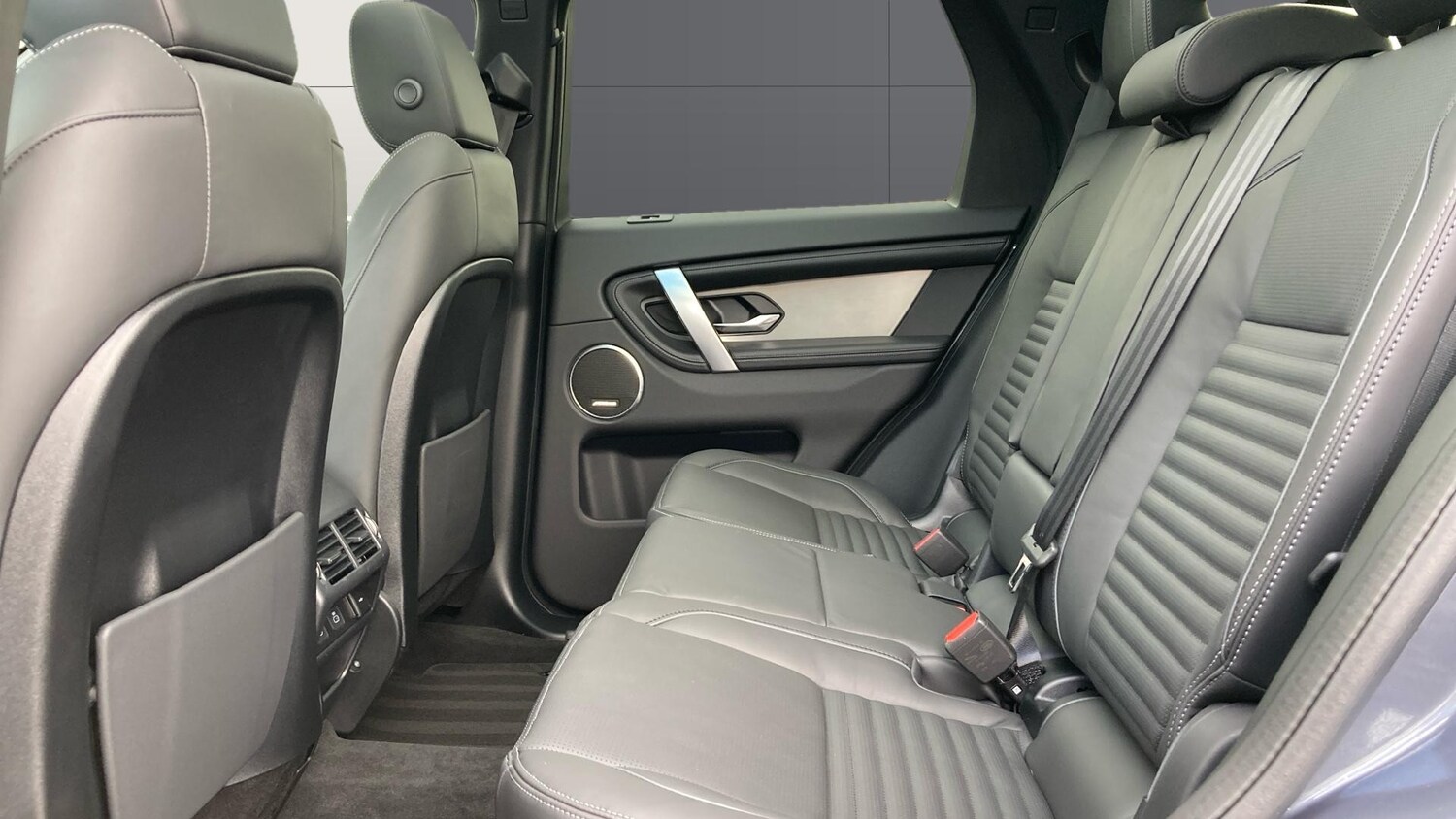 Used Land Rover Discovery Sport 2025 for sale - 76322418: Photo 4