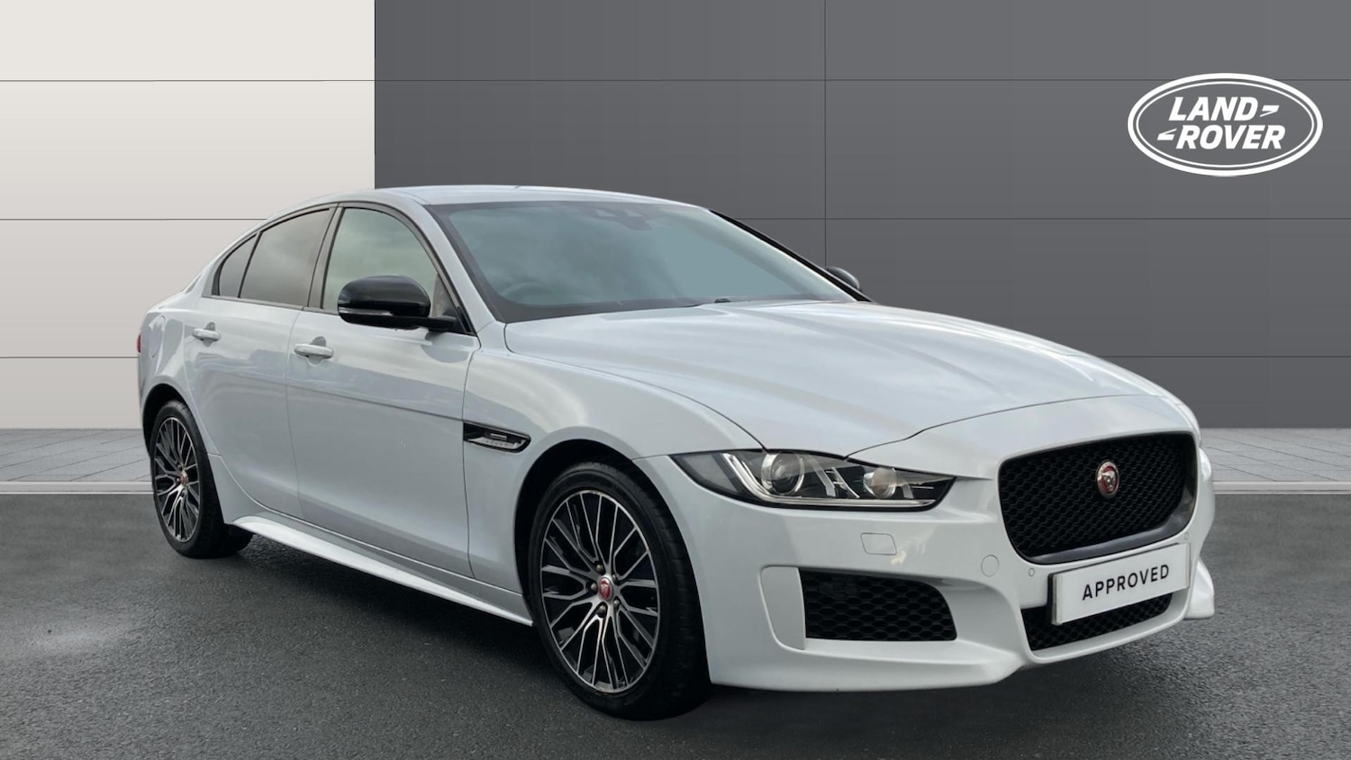Used Jaguar XE 2019 for sale - 76882352: Photo 1